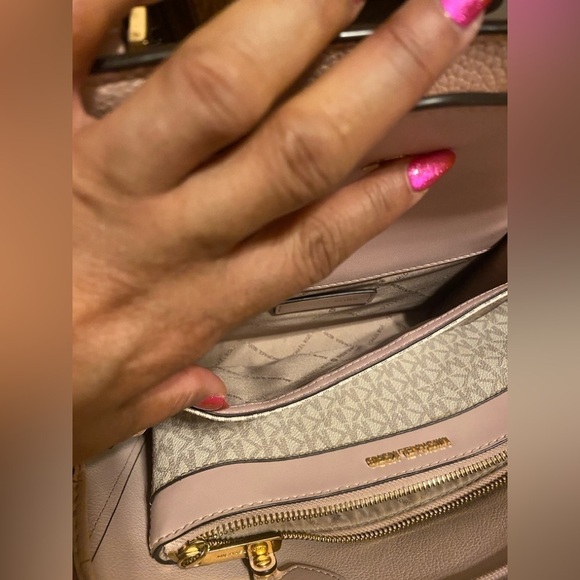 MICHAEL KORS Shop Kimberly Tote, EUC - Picture 7 of 11